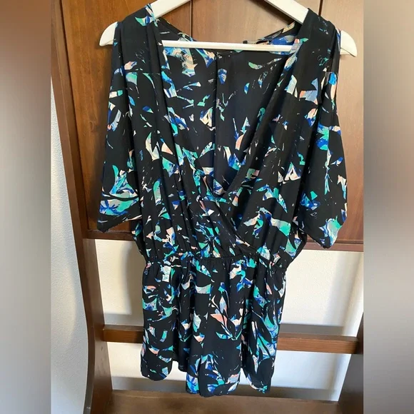 EUC ASTR the Label Geometric Cold Shoulder Romper (Size:L) - Picture 4 of 16